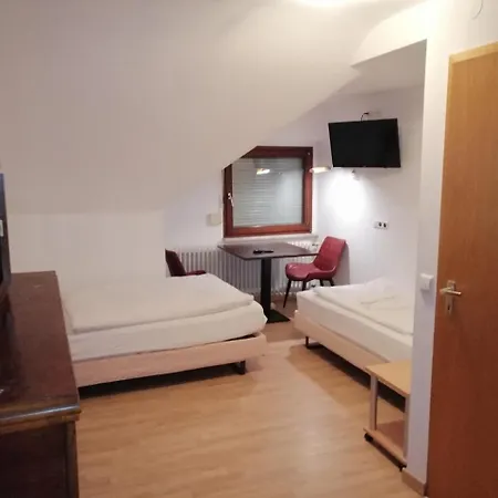 Zimmervermietung Lamm, Zugang Erfolgt Selbstständig über Ein Schlüsseltresor Dettingen unter Teck